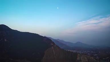 无人机航拍冬季太行山黄昏视频的预览图